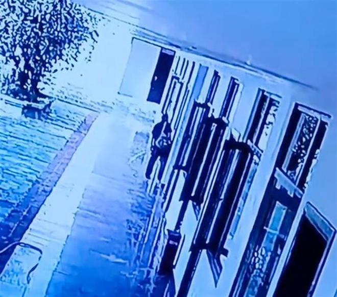 女子一丝不挂被人2次刷开房门？酒店安全岂能如此不靠谱(图1)