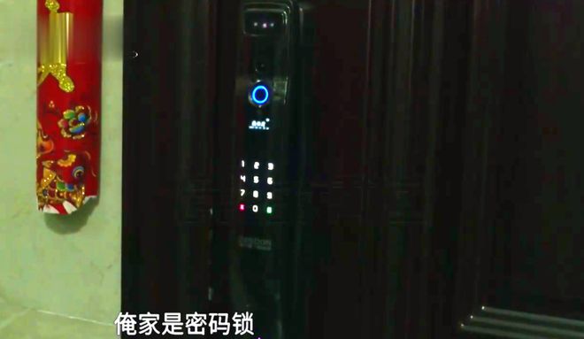 装密码锁的格外注意女子常年在外邻居却提醒：你家住了很多人(图12)